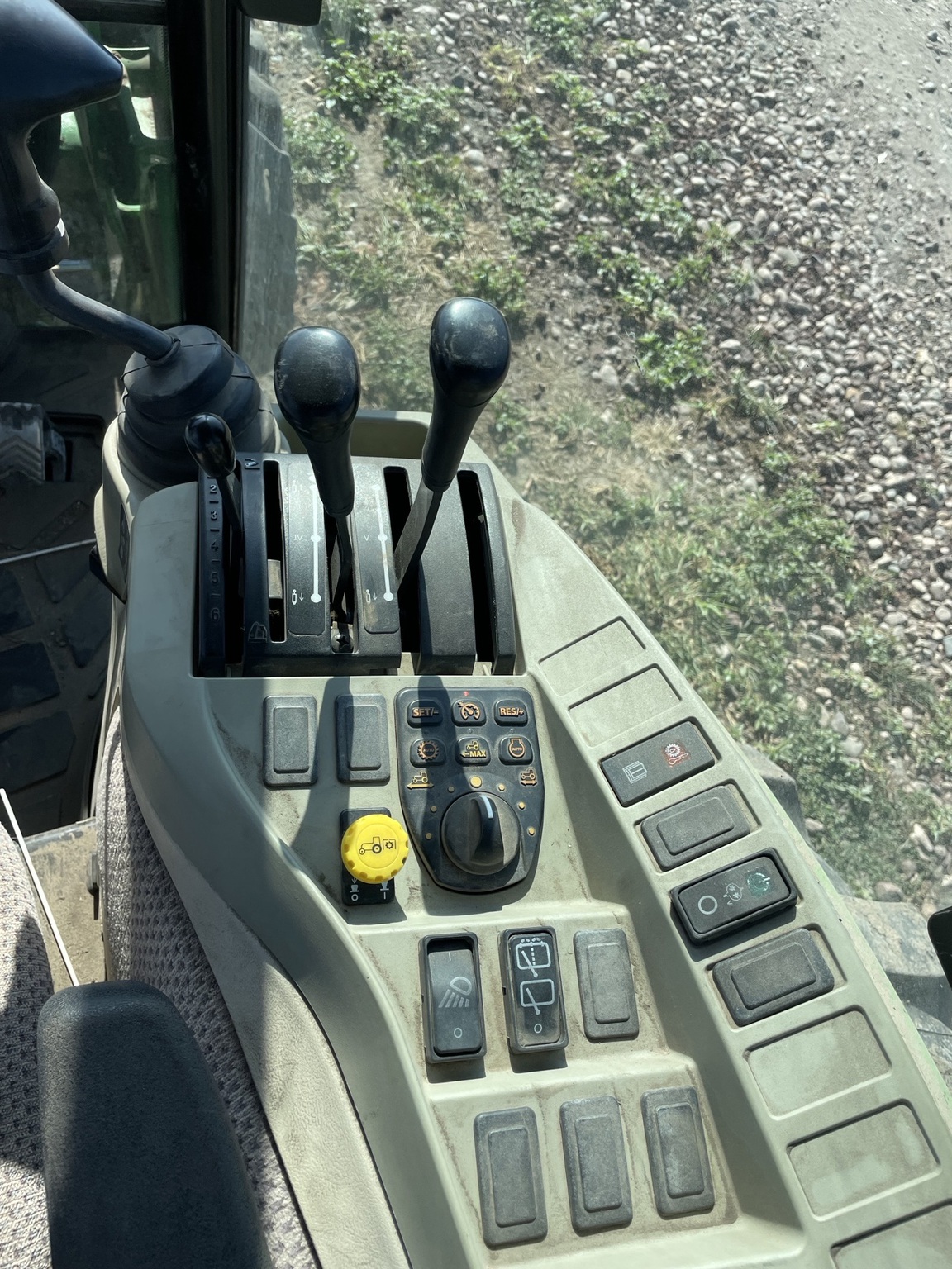 2018 John Deere 4066R Image 6