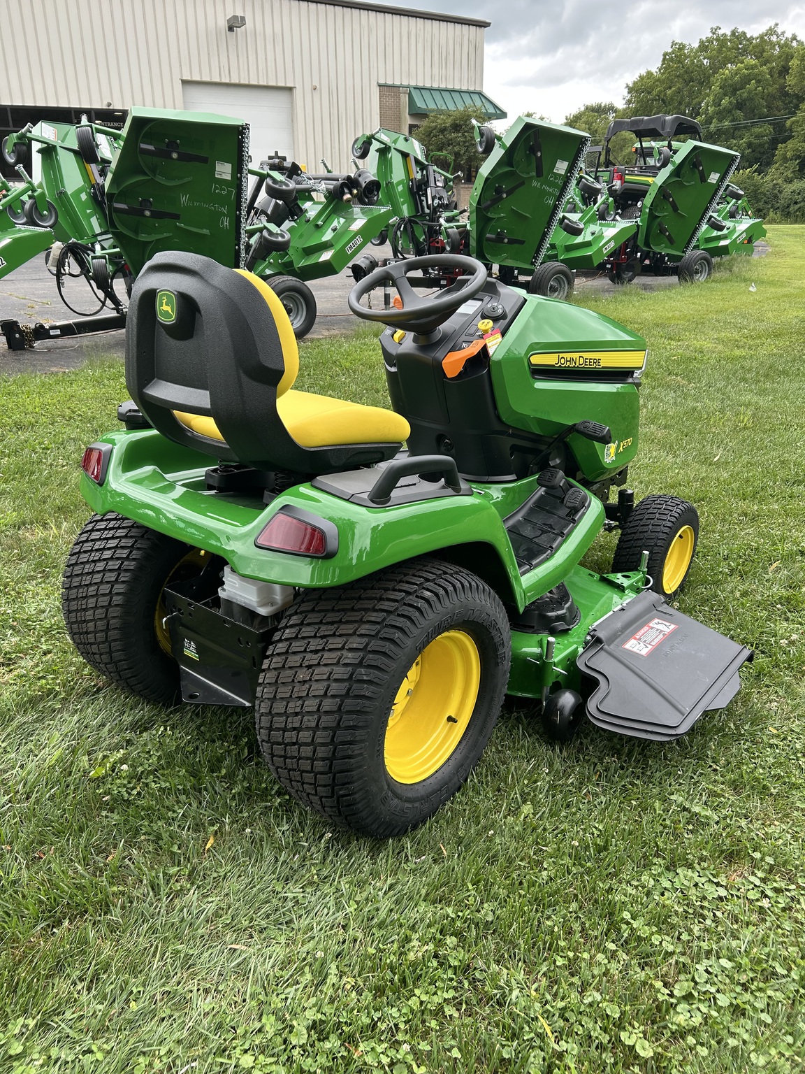 2025 John Deere X570 Image 3
