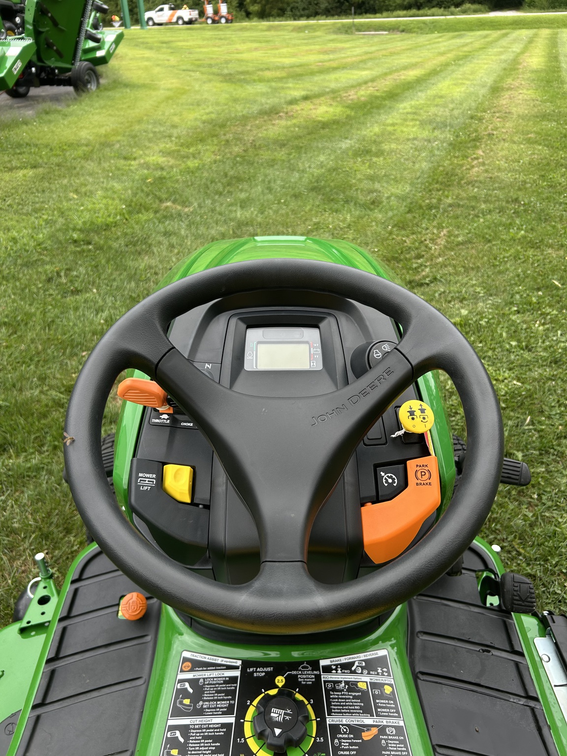 2025 John Deere X570 Image 5