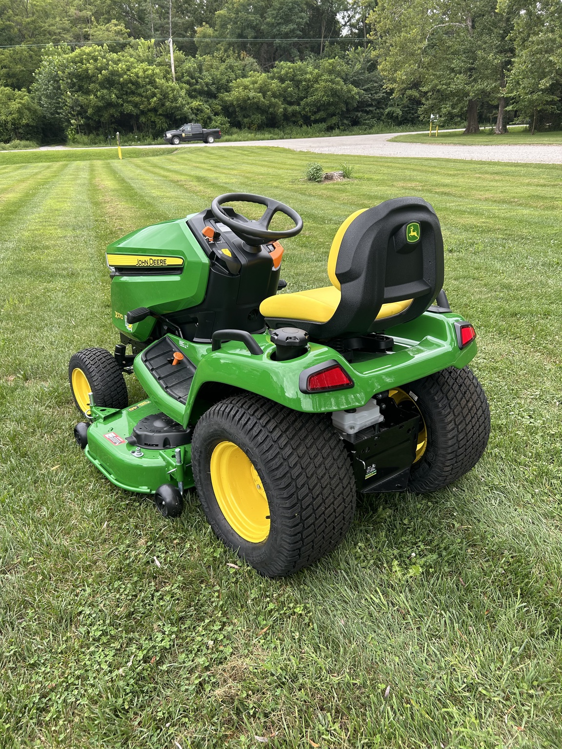 2025 John Deere X570 Image 4