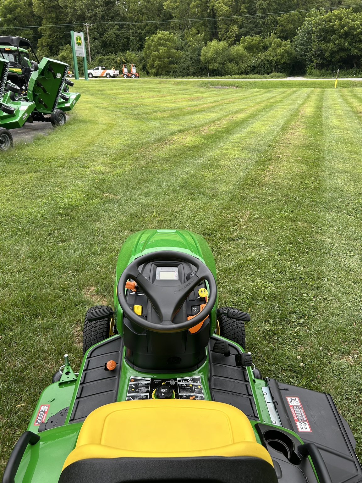 2025 John Deere X570 Image 6