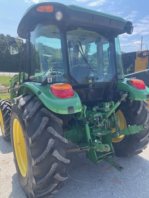 2018 John Deere 5065E Image 4