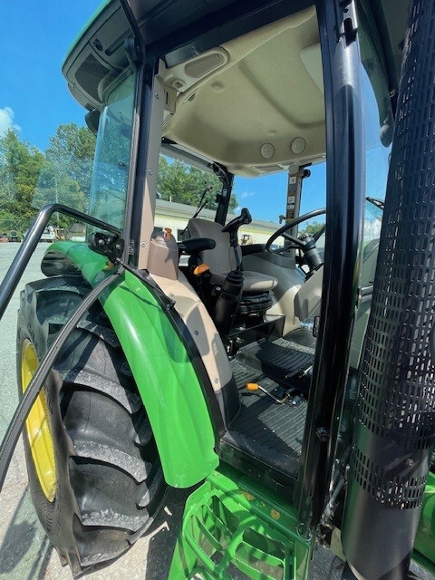 2018 John Deere 5065E Image 6