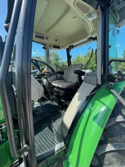 2018 John Deere 5065E Image 7