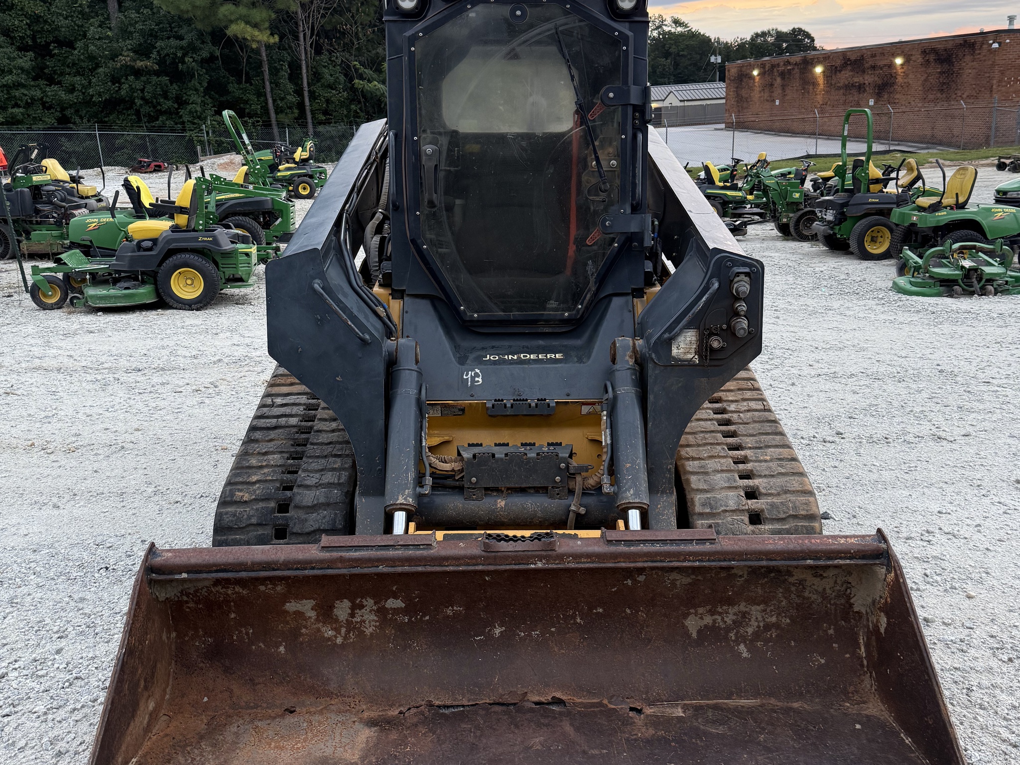 2021 John Deere 331G Image 6