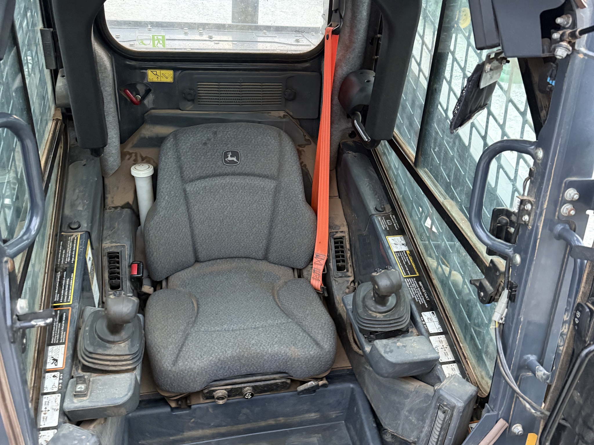 2021 John Deere 331G Image 7