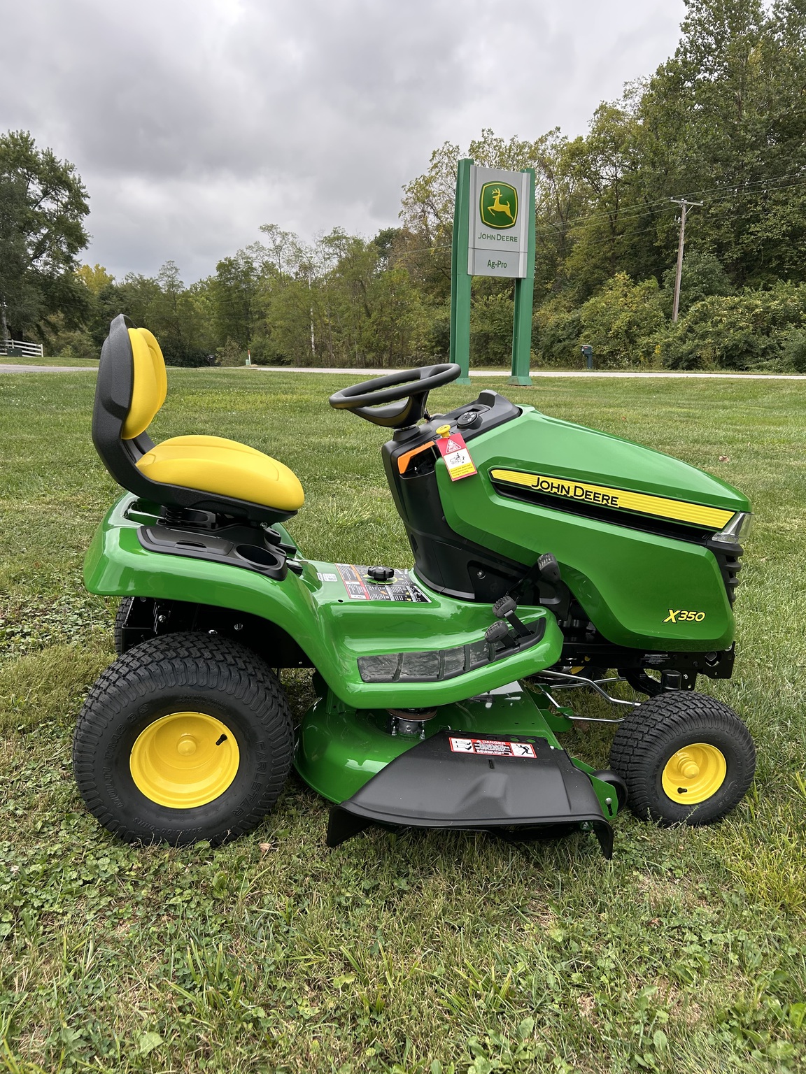 2025 John Deere X350 Image 1