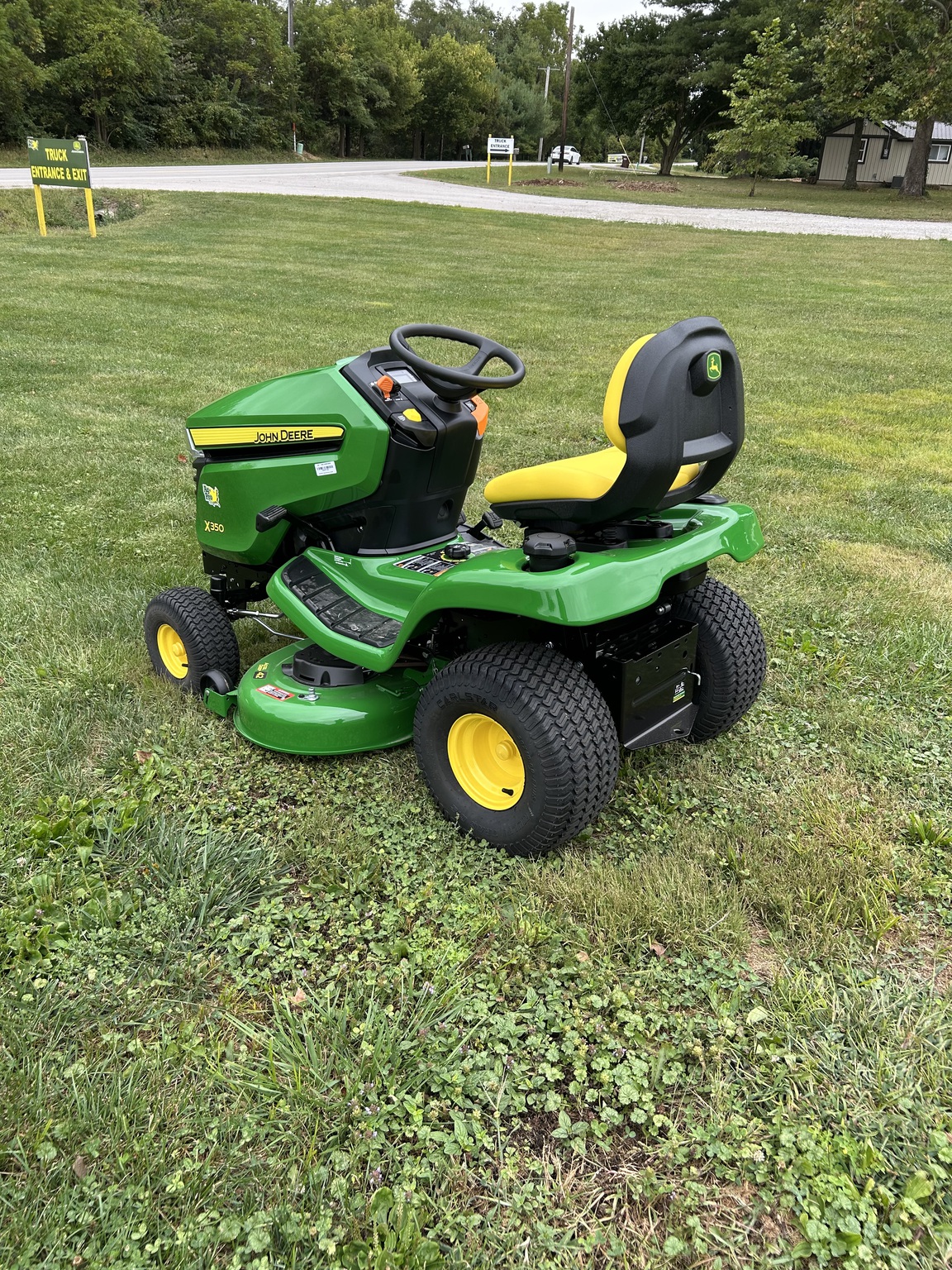 2025 John Deere X350 Image 6