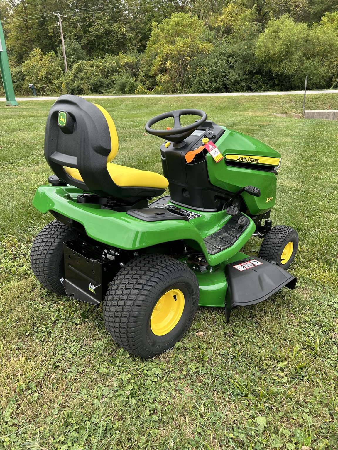2025 John Deere X350 Image 8