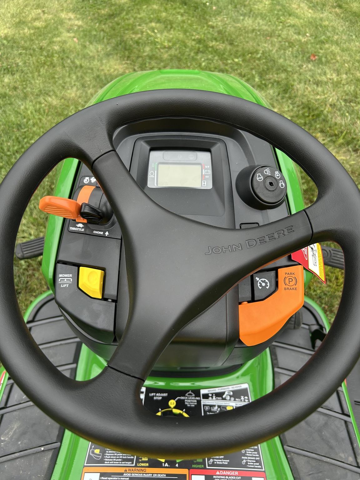 2025 John Deere X350 Image 9