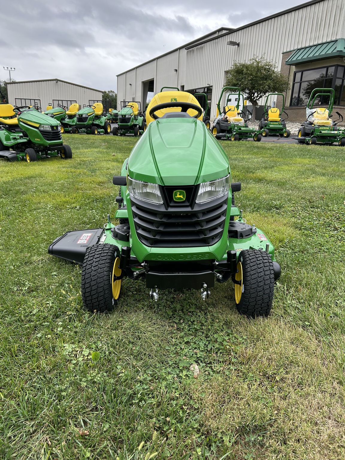 2025 John Deere X380 Image 3