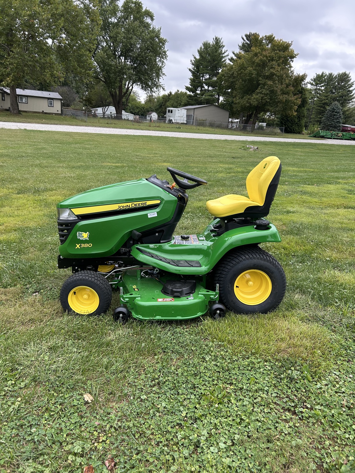 2025 John Deere X380 Image 5