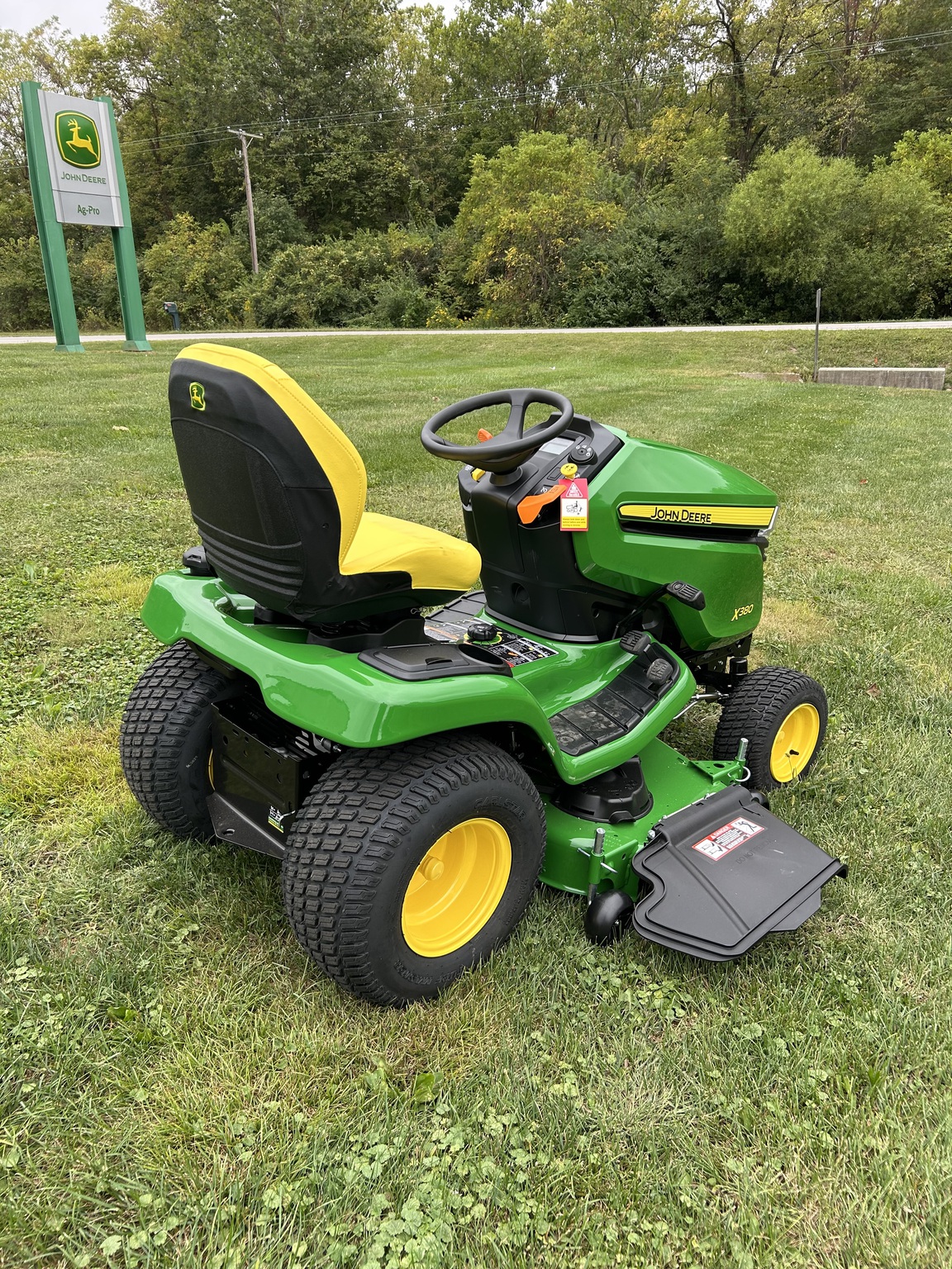2025 John Deere X380 Image 8