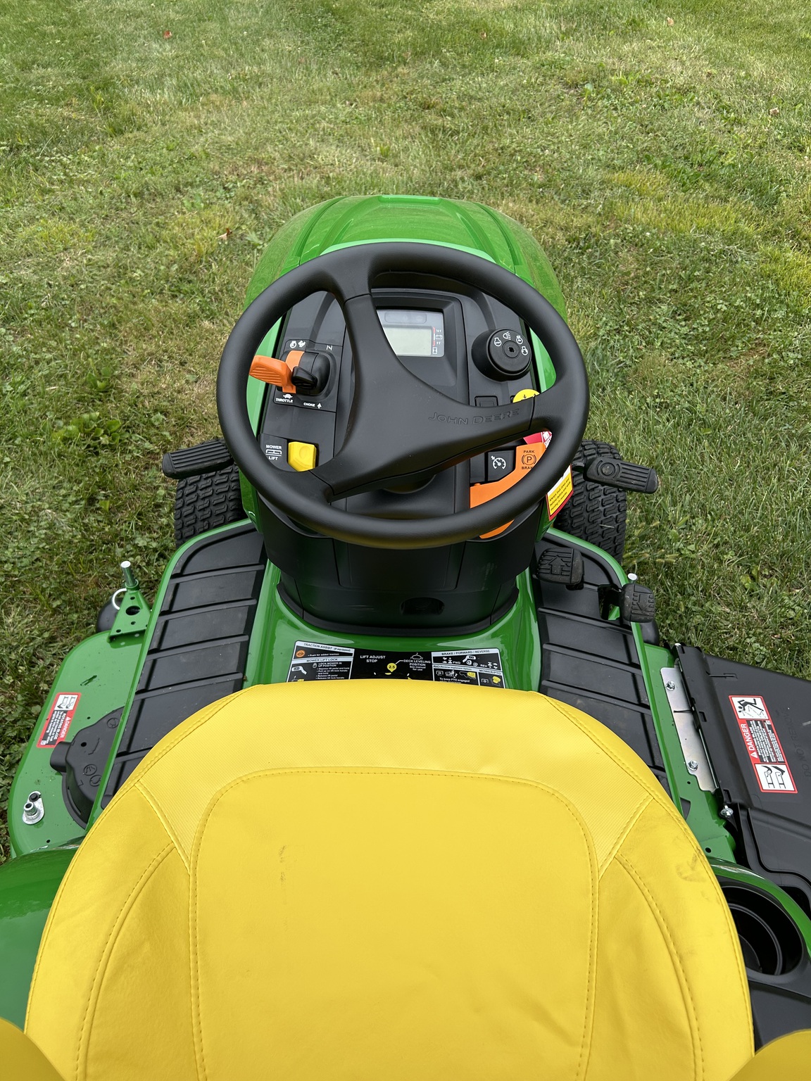 2025 John Deere X380 Image 9