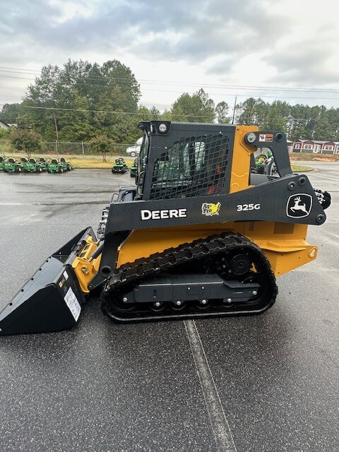 2025 John Deere 325G Image 4