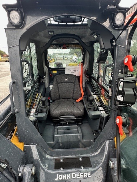 2025 John Deere 325G Image 5