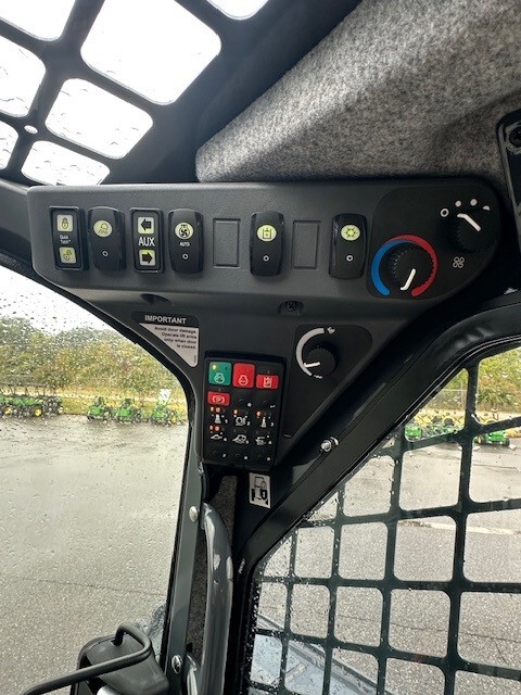 2025 John Deere 325G Image 9