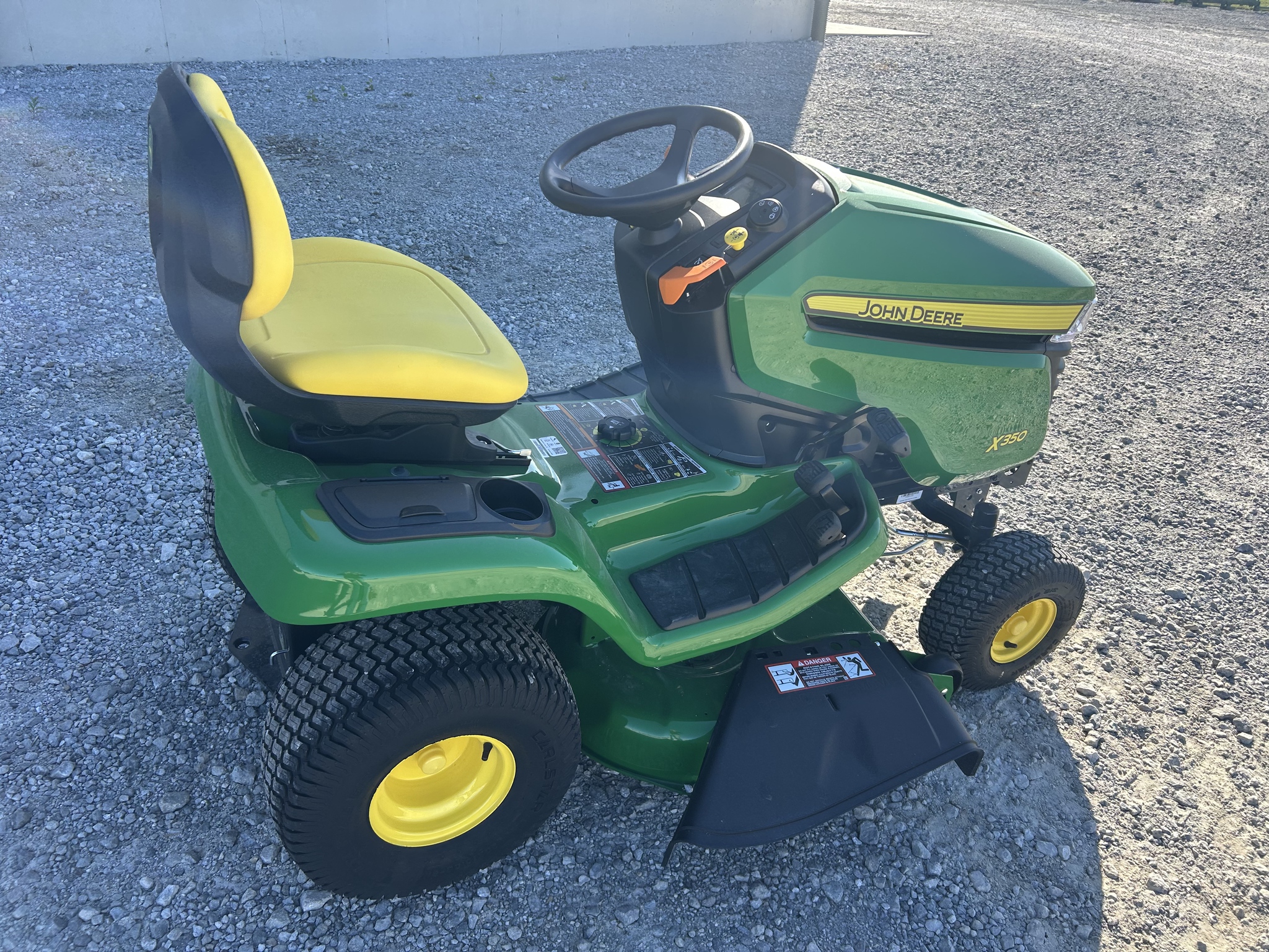 2025 John Deere X350 Image 8