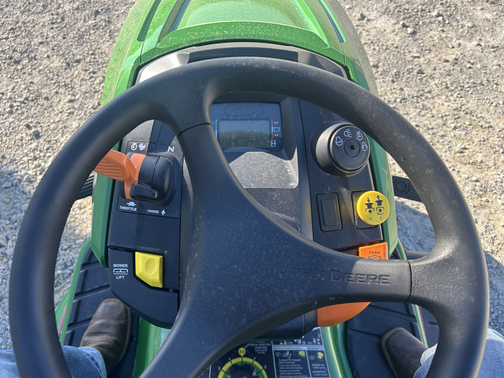 2025 John Deere X350 Image 9
