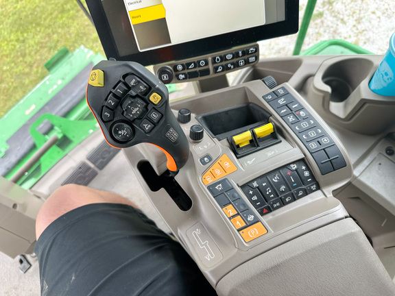 2025 John-Deere S7 800