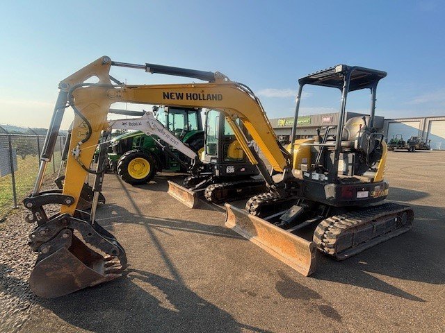 2022 New Holland E37 Image 5
