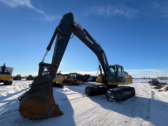 Photo of a 2023 John Deere 350P