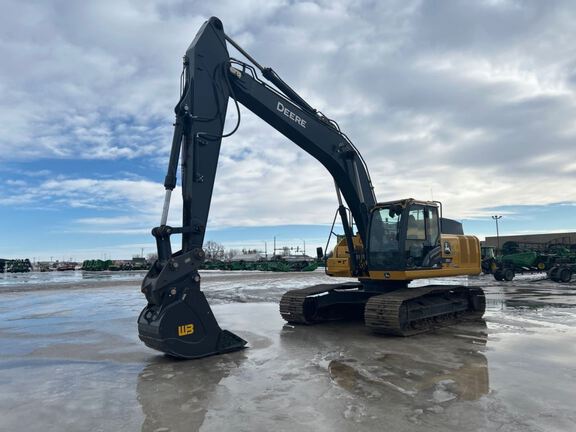 2023 John Deere 250 P-Tier