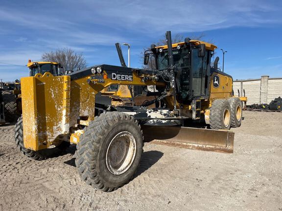 Photo of a 2024 John Deere 772G