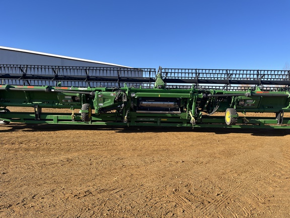 Used 2025 John Deere HDR 50 Combine Platforms at Horizon Ag & Turf in High Prairie, AB - Photo3