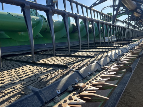 Used 2025 John Deere HDR 50 Combine Platforms at Horizon Ag & Turf in High Prairie, AB - Photo12