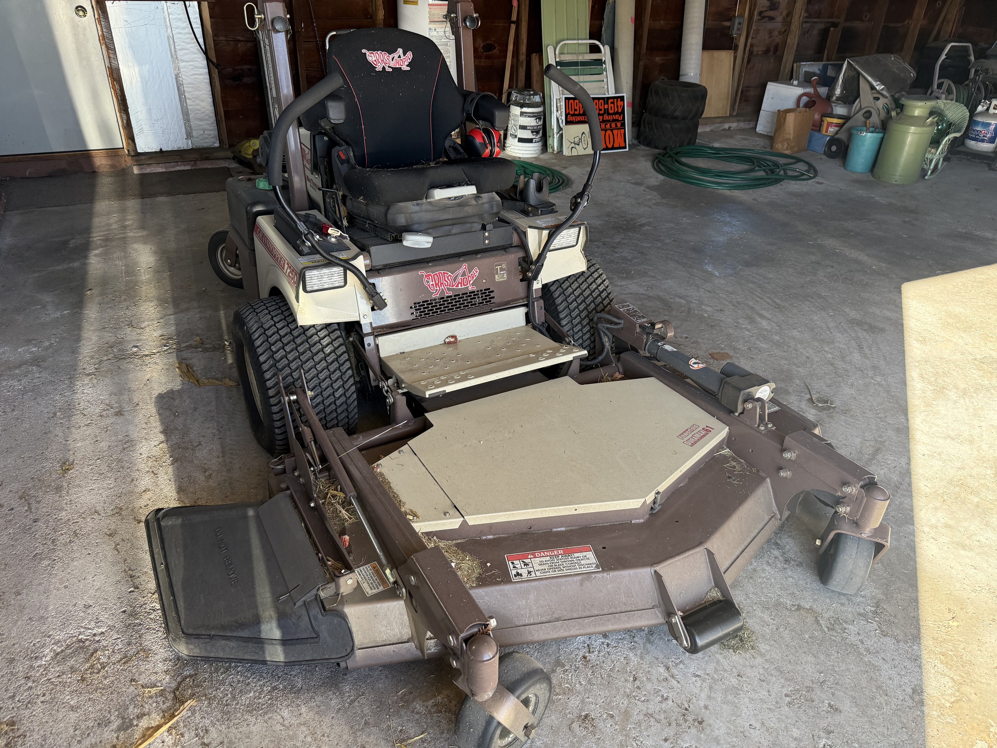 2016 Grasshopper 725DT Image 2