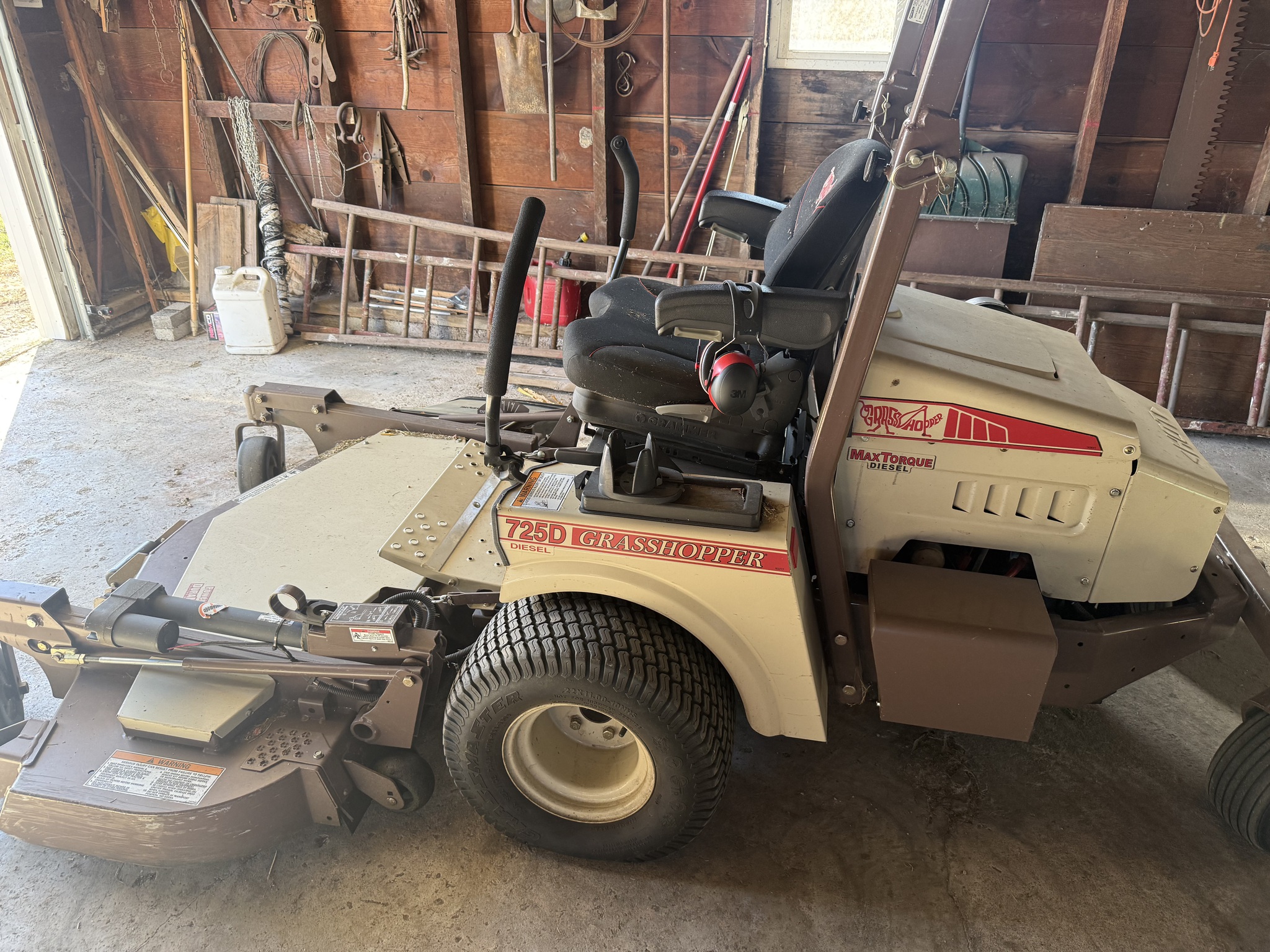 2016 Grasshopper 725DT Image 1