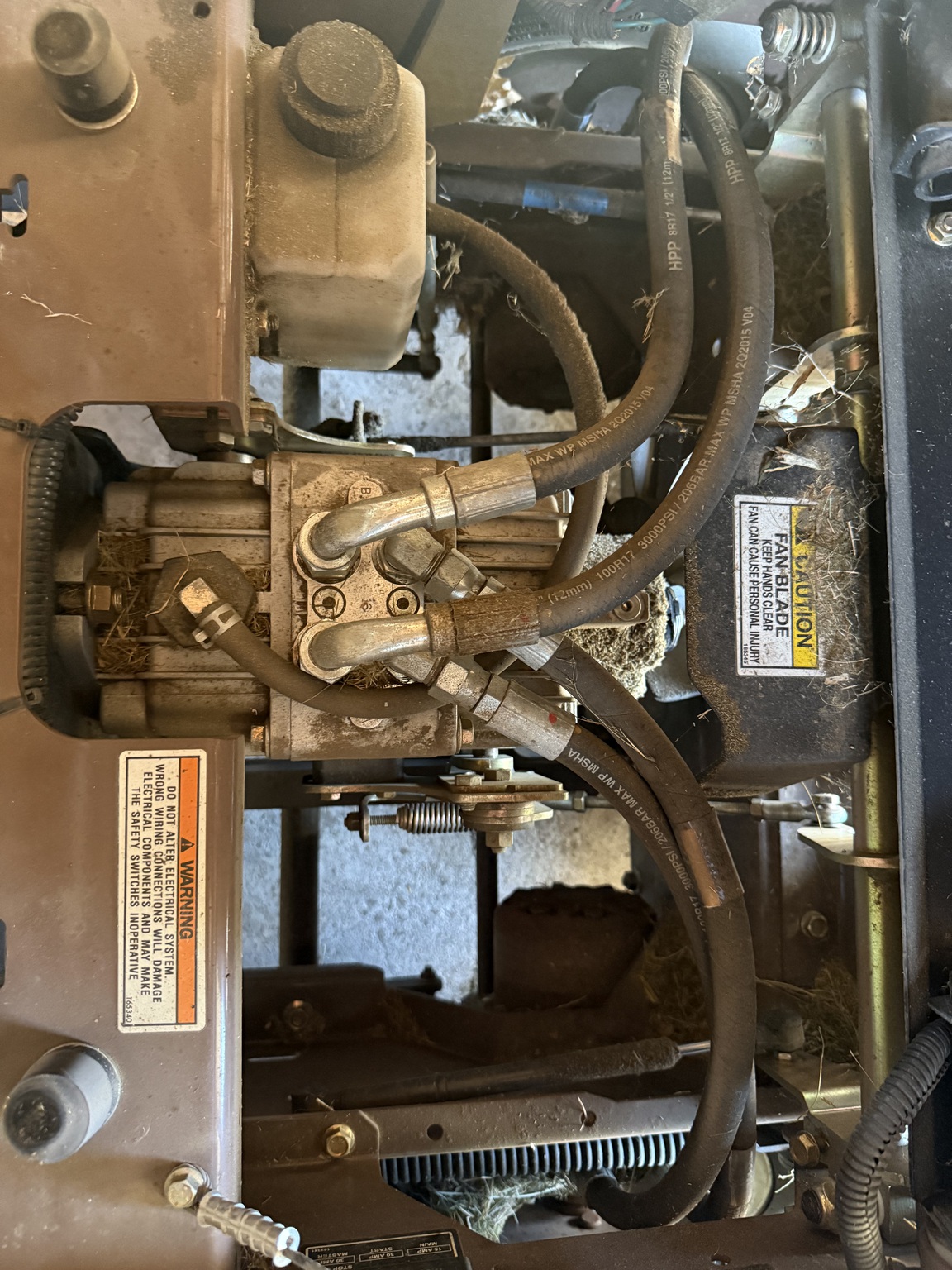 2016 Grasshopper 725DT Image 9