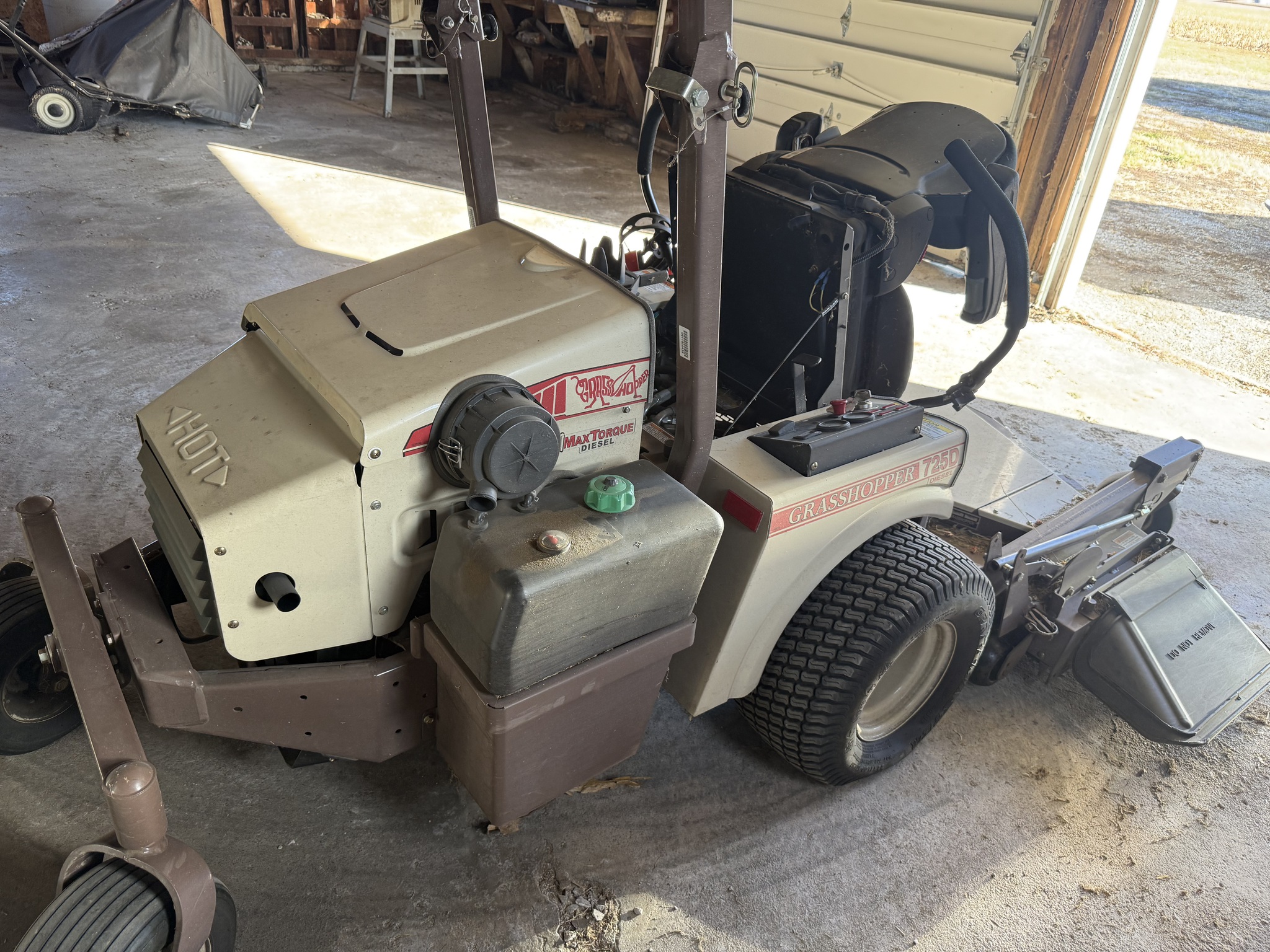 2016 Grasshopper 725DT Image 8