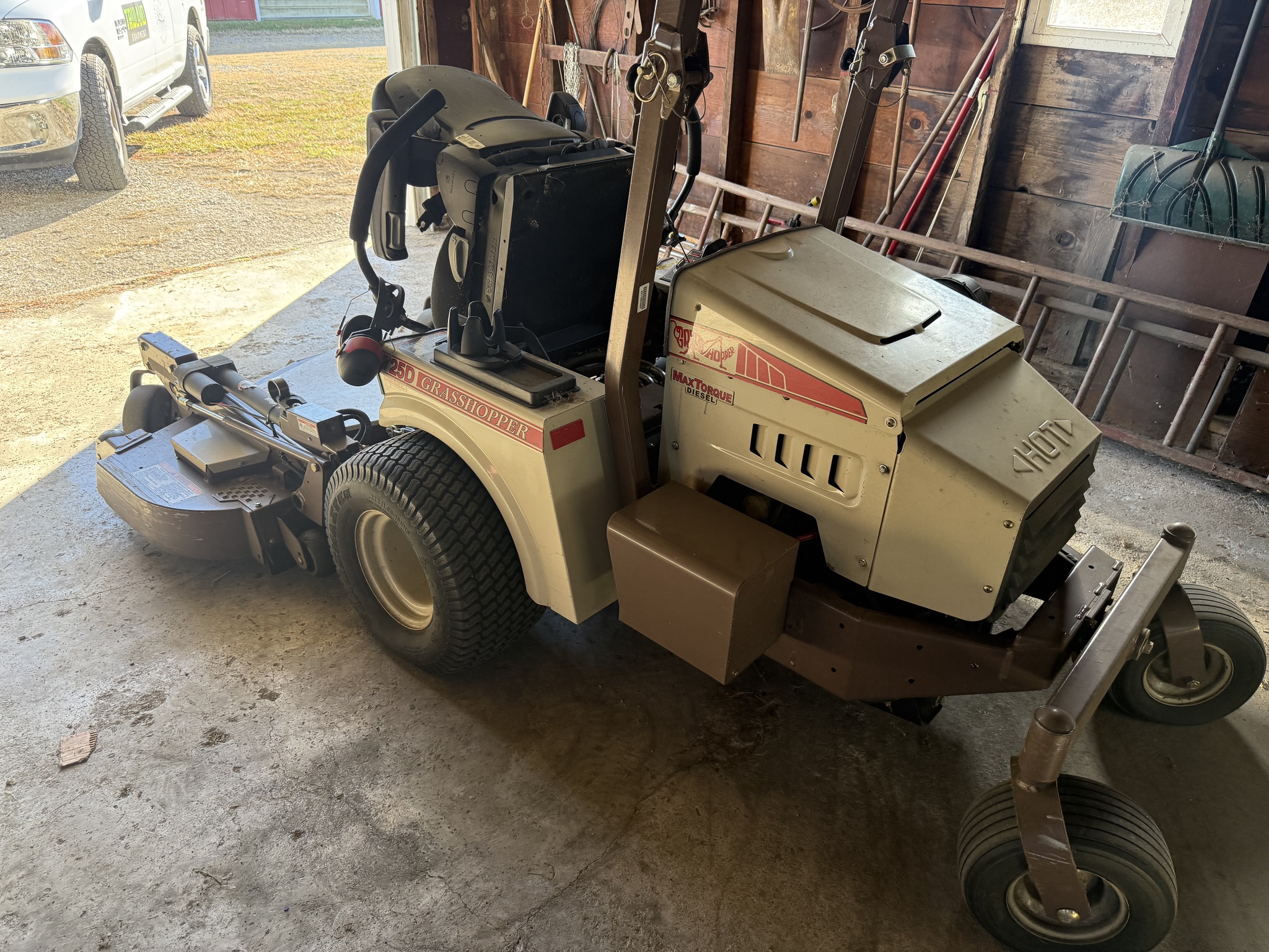 2016 Grasshopper 725DT Image 7