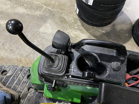 2022 John Deere 2025R - Photo9