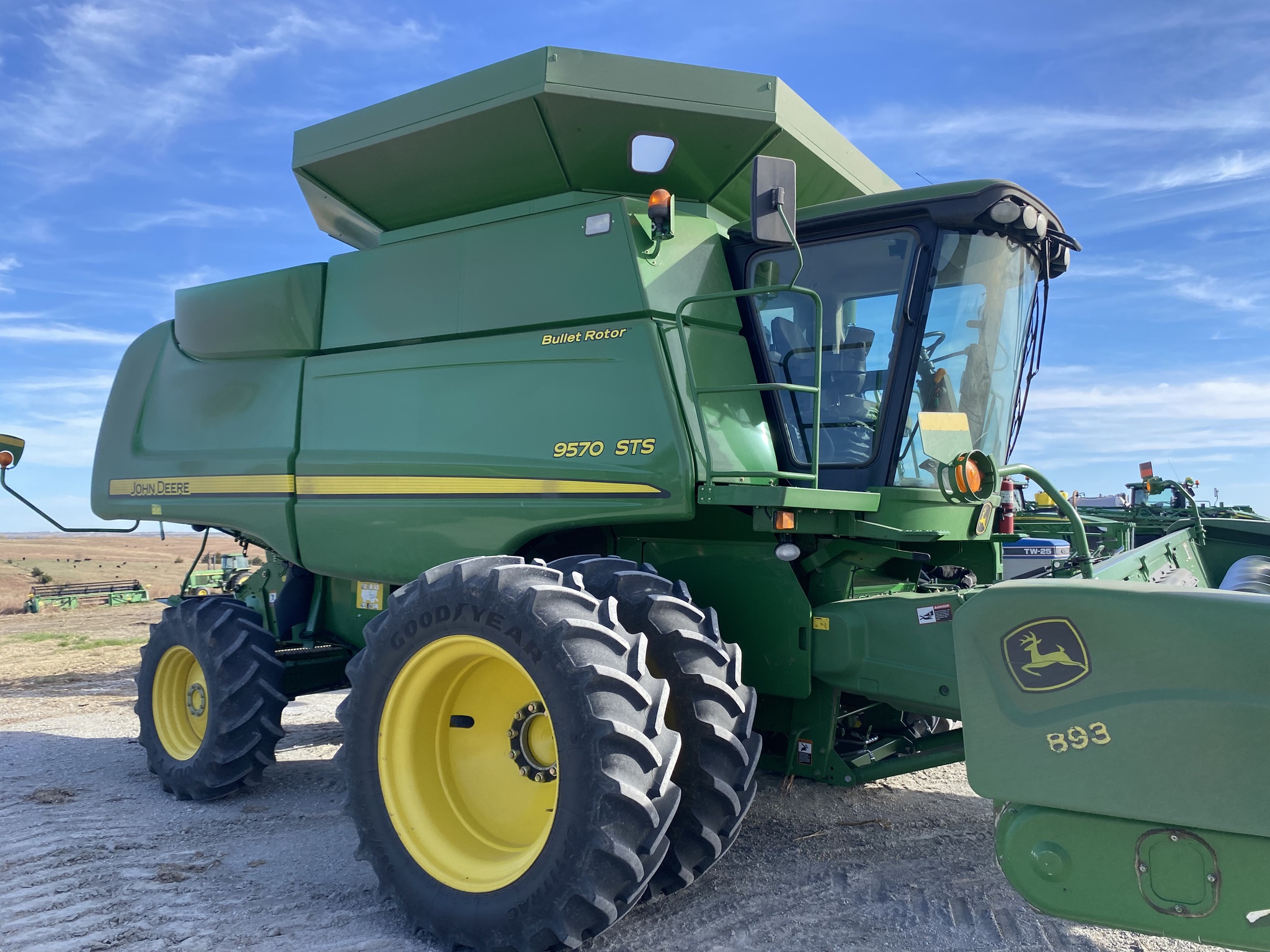 2010 John Deere 9570 STS Image 2