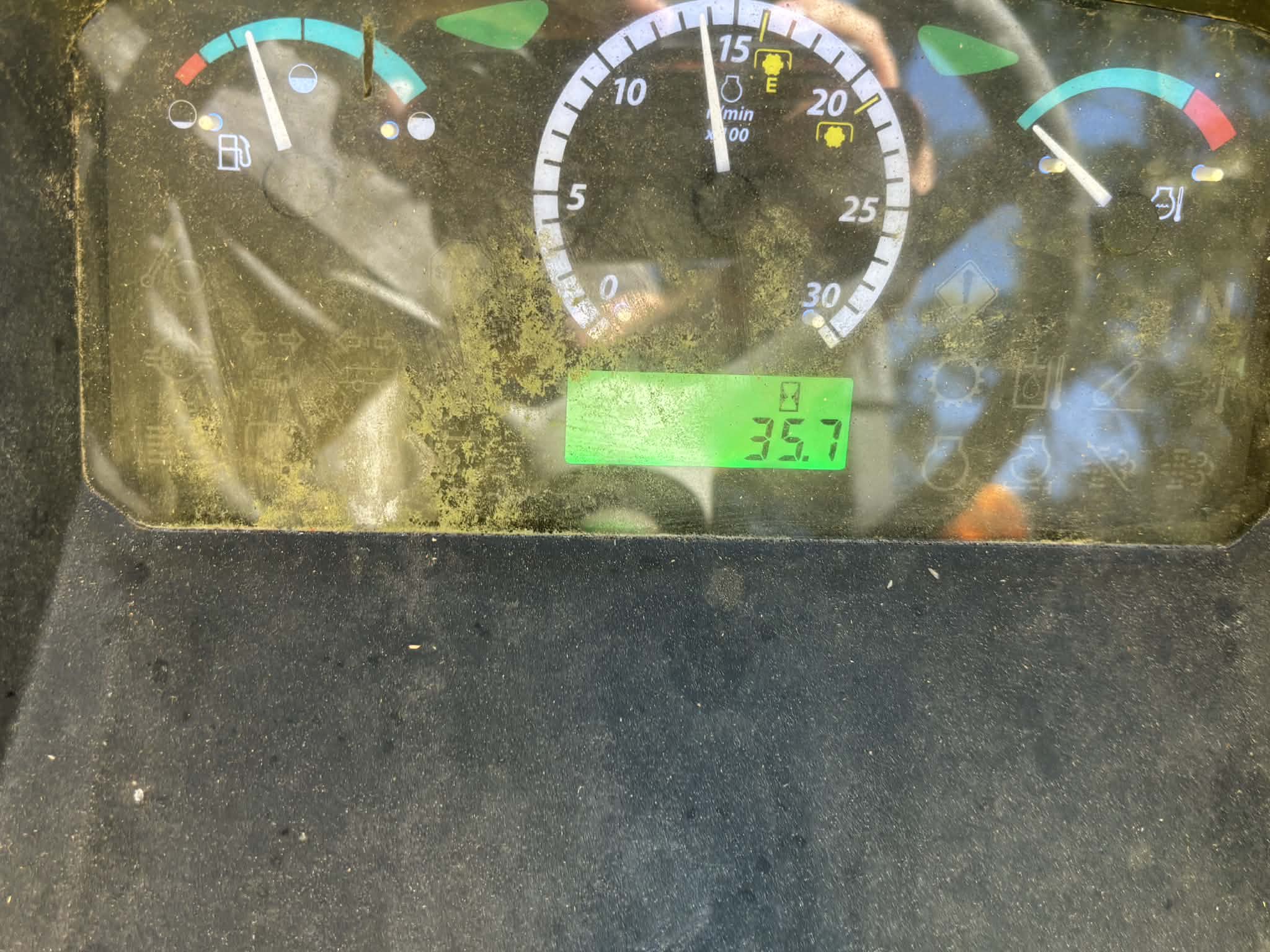 2017 John Deere 5065E Image 14