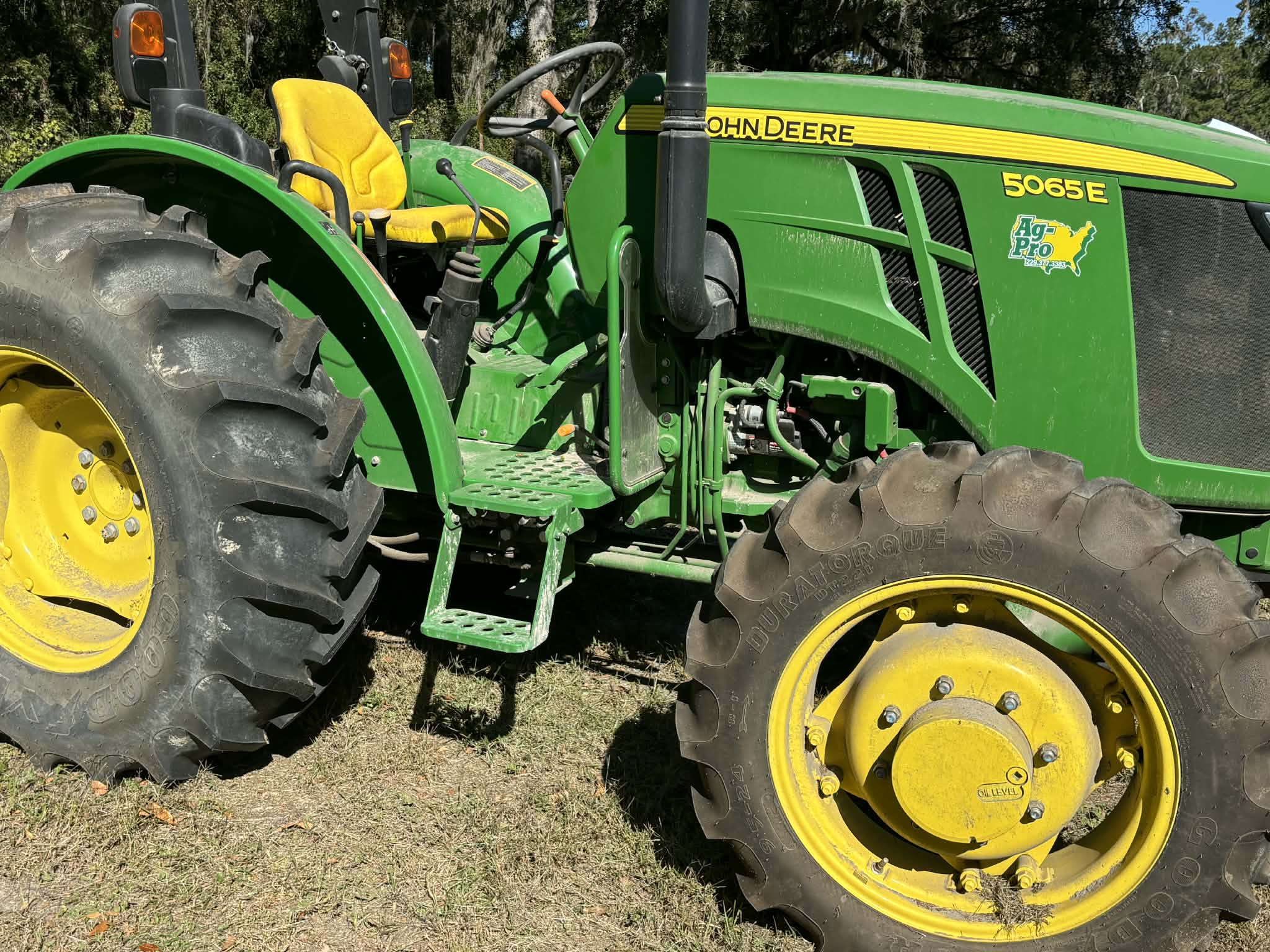 2017 John Deere 5065E Image 5