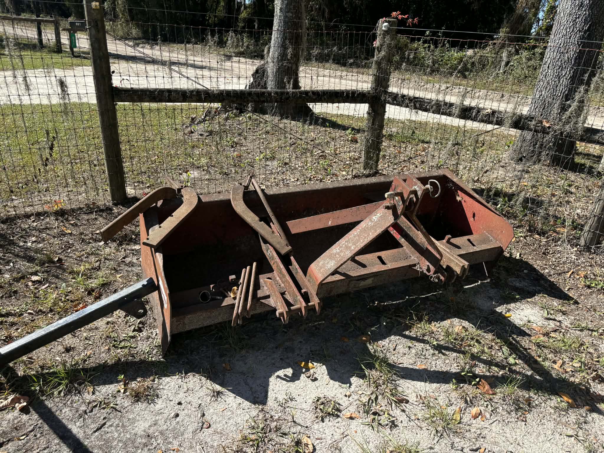 2017 John Deere 5065E Image 3