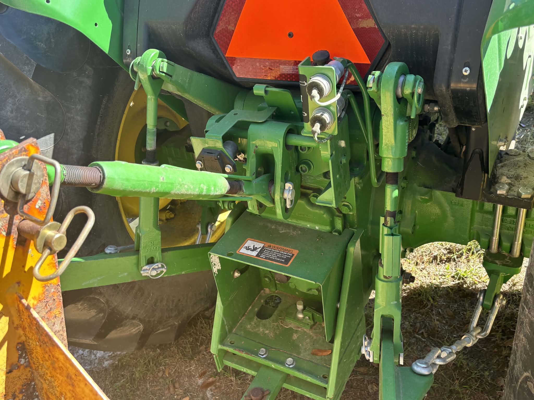 2017 John Deere 5065E Image 8
