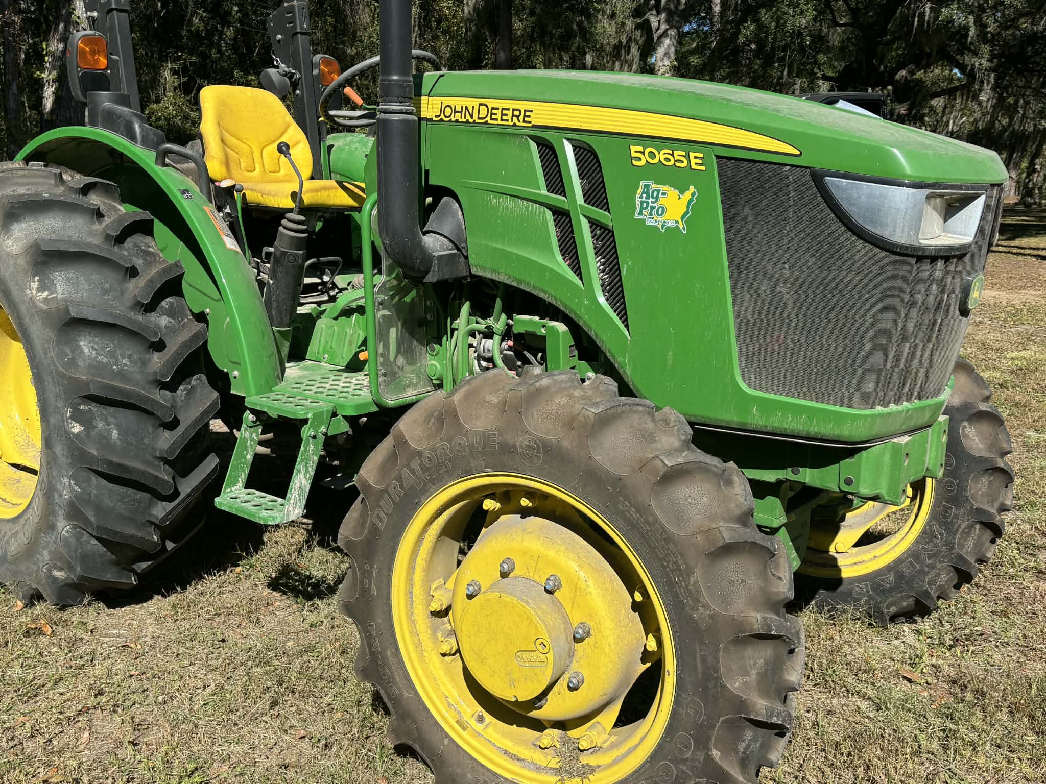 2017 John Deere 5065E Image 6