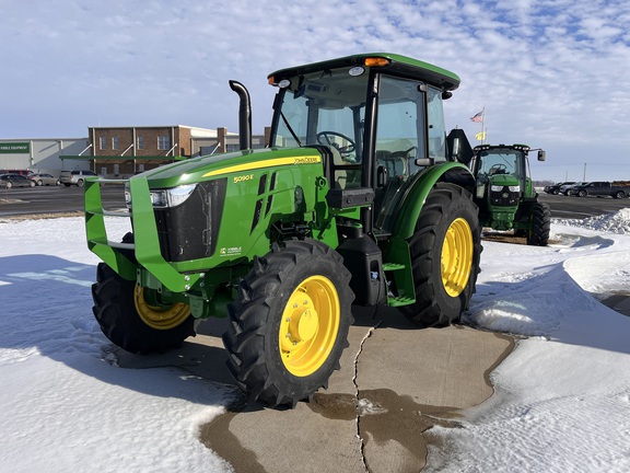 2025 John Deere 5090E - Photo2