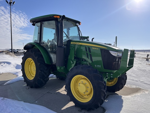 2025 John Deere 5090E - Photo4