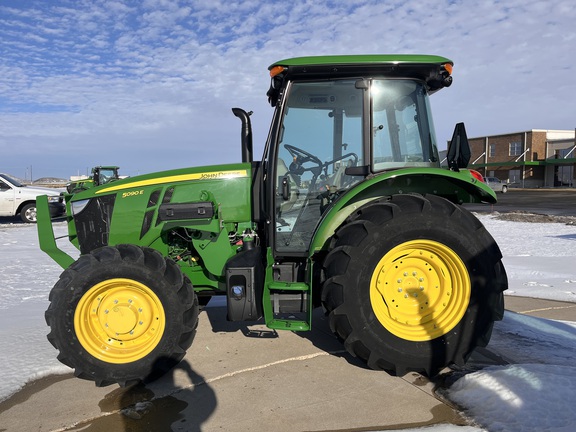 2025 John Deere 5090E - Photo9