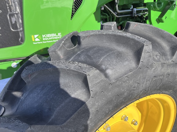 2025 John Deere 5090E - Photo12