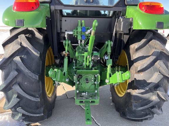 2025 John Deere 5090E - Photo26