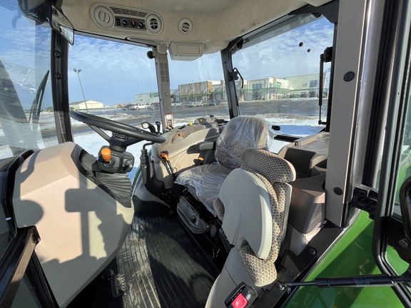 2025 John Deere 5090E - Photo32