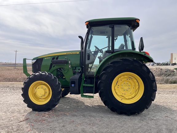 2025 John Deere 5090E - Photo9