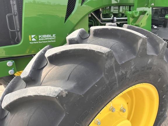 2025 John Deere 5090E - Photo12